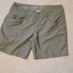 Women's size 8 Mountain Hard wear hiking shorts